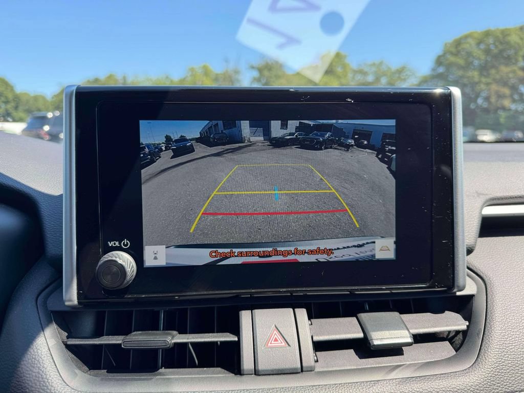 Used 2025 Toyota RAV4 XLE AWD/4WD image 30