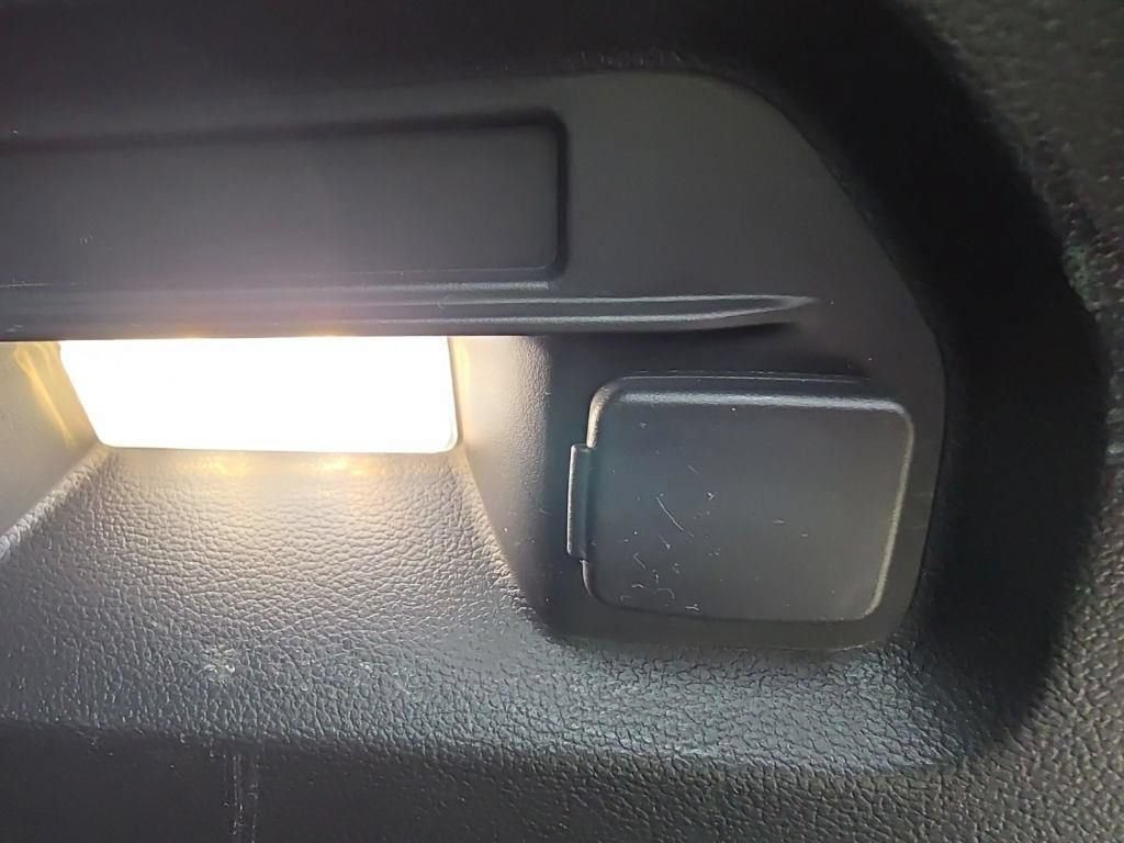 Used 2022 Ford Explorer XLT AWD/4WD image 36