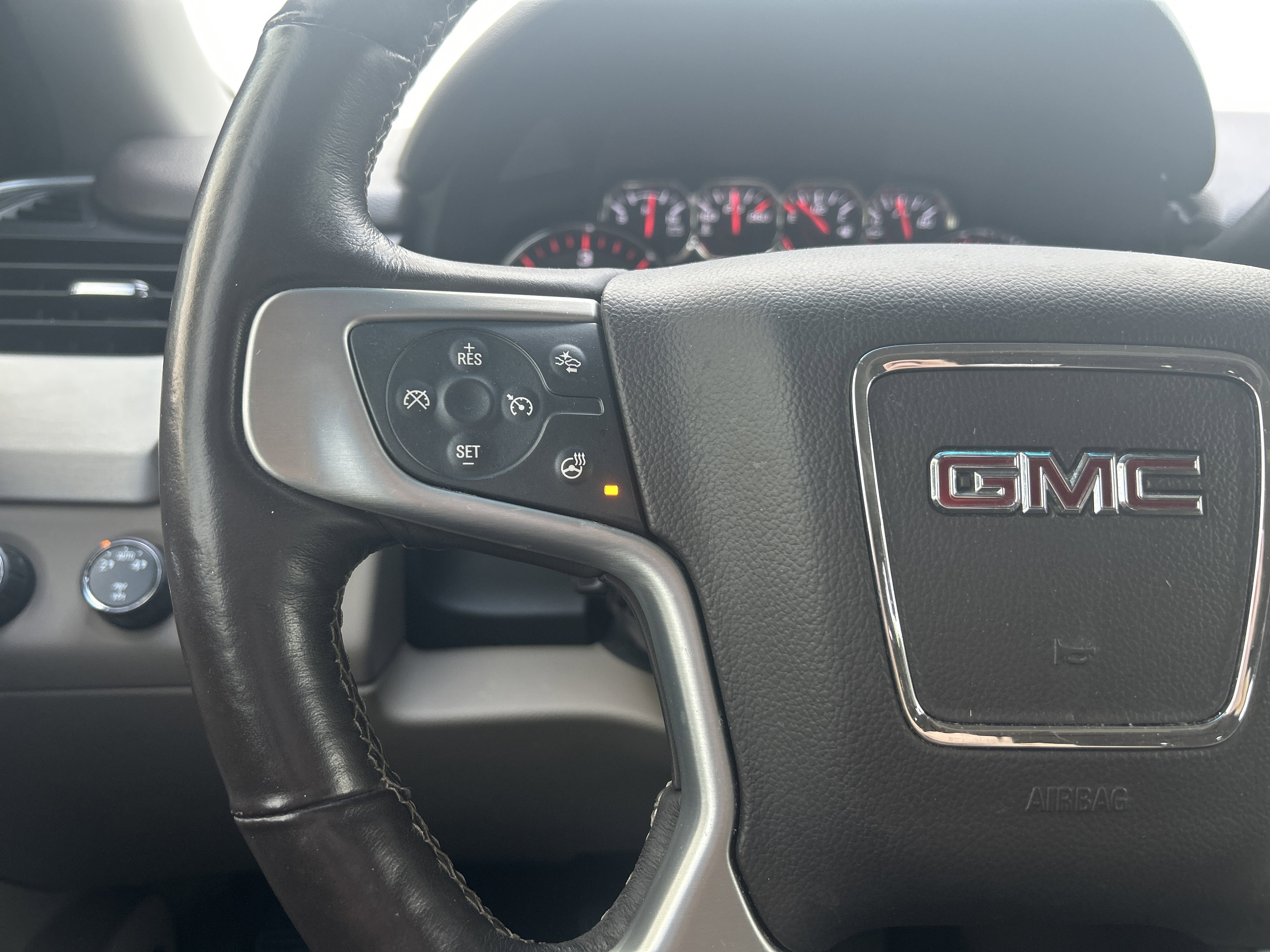 Used 2016 GMC Yukon SLT w/ Open Road Package AWD/4WD image 25