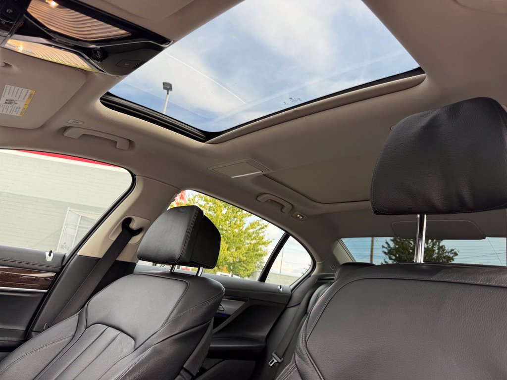 Used 2020 BMW 740i xDrive AWD/4WD image 16