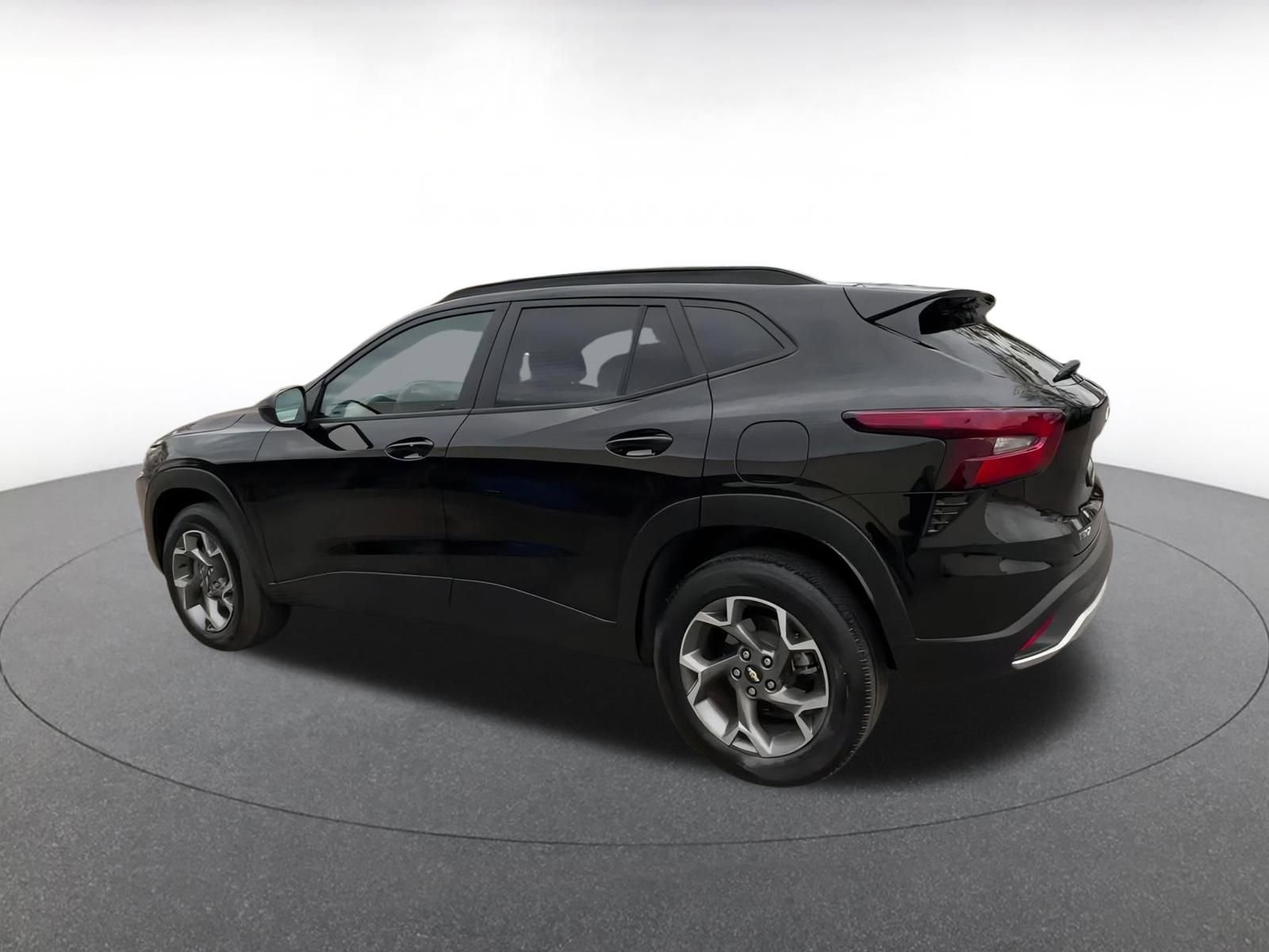 Used 2025 Chevrolet Trax LT w/ LT Convenience Package image 10