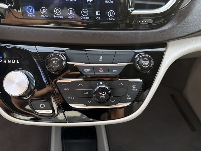 Used 2017 Chrysler Pacifica Touring w/ Tire & Wheel Group FWD image 21