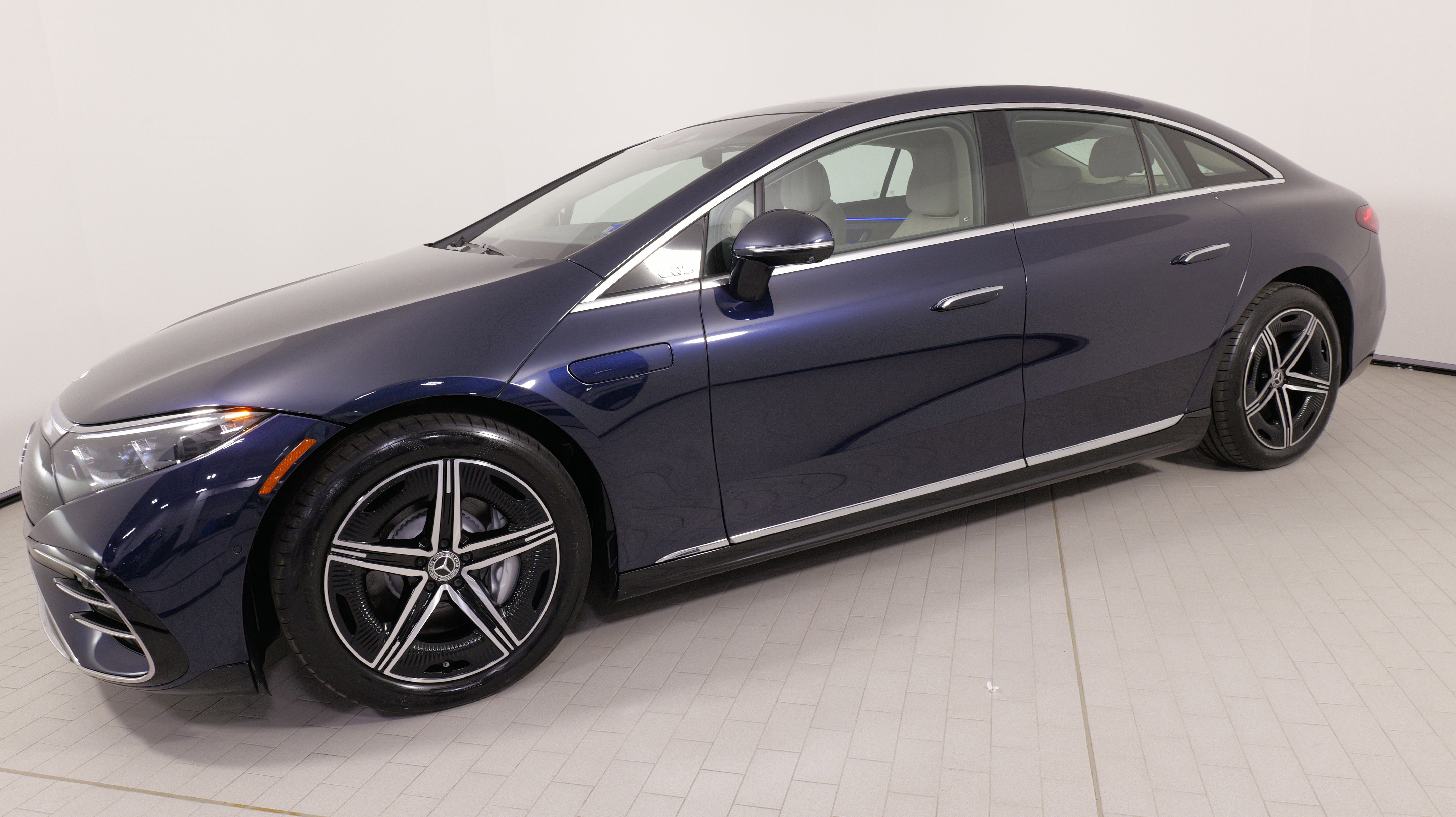 Used 2023 Mercedes-Benz EQS 580 4MATIC Sedan image 3