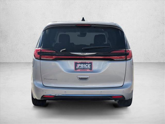 Used 2024 Chrysler Pacifica Touring-L image 7
