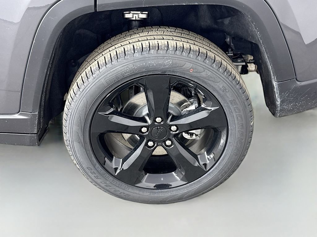 New 2025 Jeep Grand Cherokee Limited w/ Black Appearance Package image 49