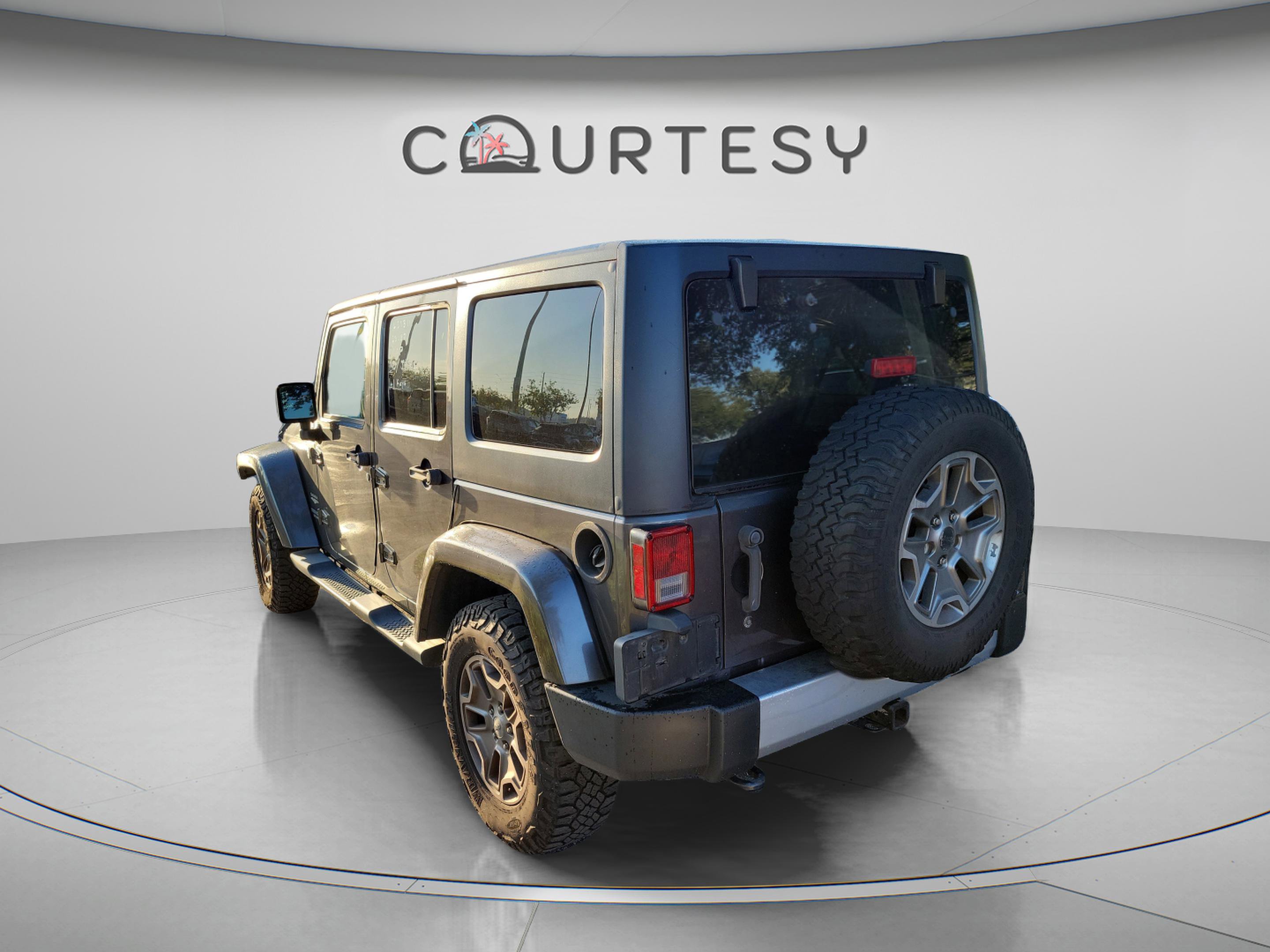 Used 2014 Jeep Wrangler Unlimited Sahara w/ Connectivity Group AWD/4WD image 9