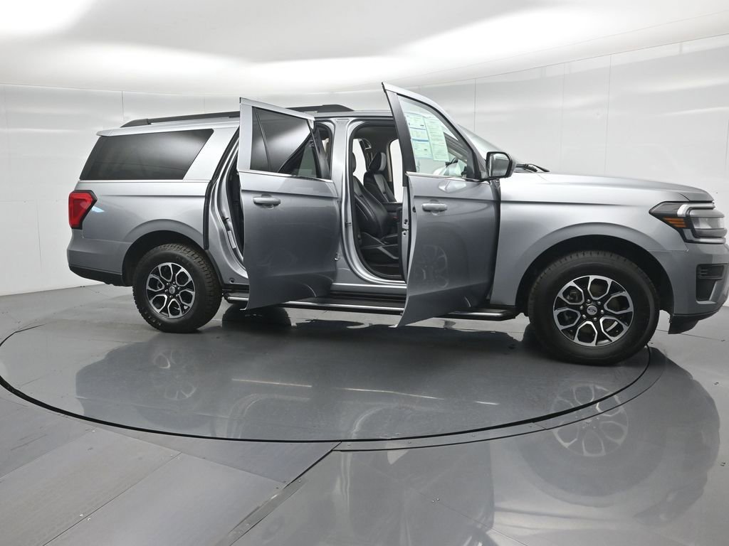 Used 2023 Ford Expedition Max XLT image 35