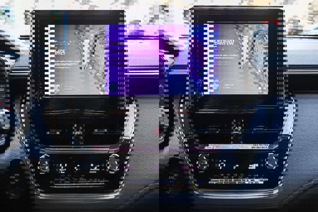 Used 2024 Toyota Corolla Cross LE w/ Moonroof Package image 13