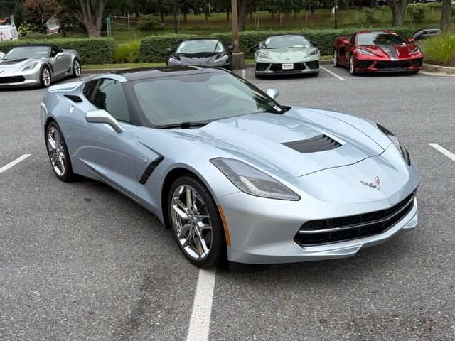 Used 2017 Chevrolet Corvette Stingray Coupe RWD image 2