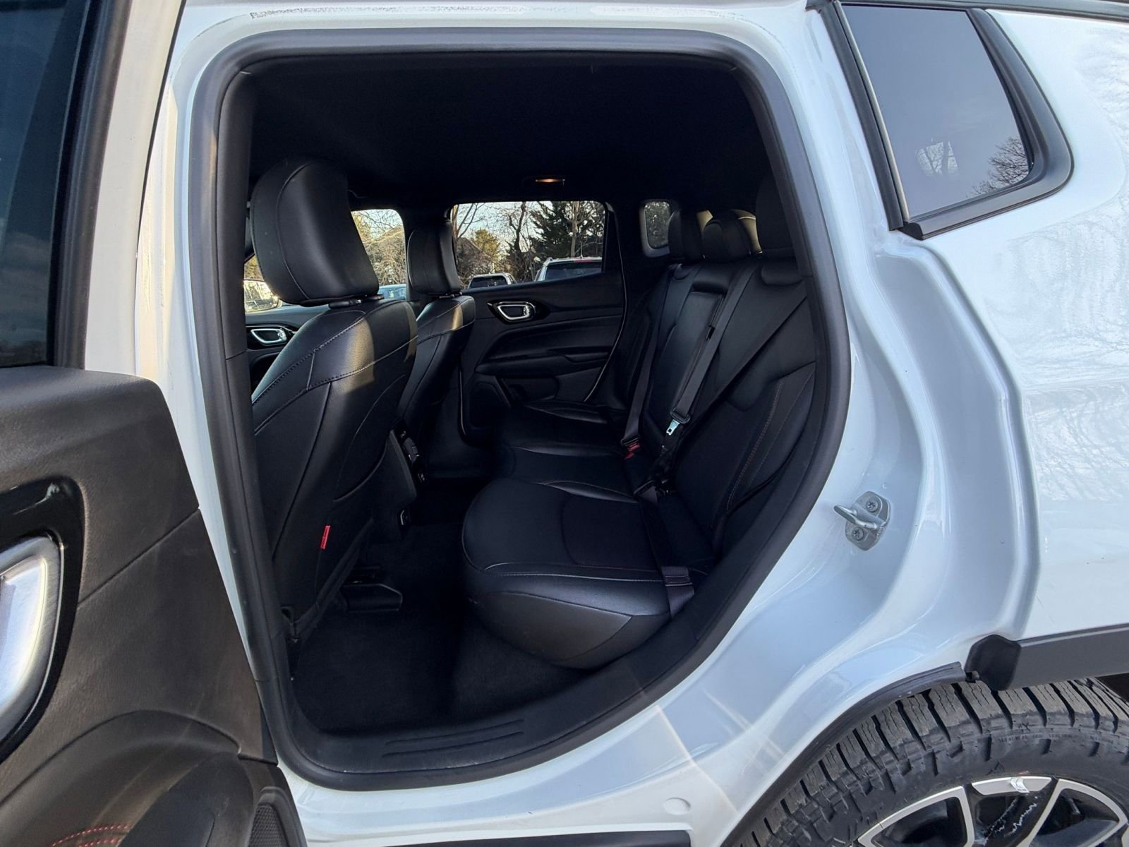 Used 2025 Jeep Compass Trailhawk image 24