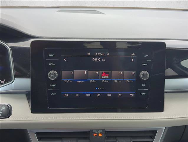 Used 2025 Volkswagen Taos SE FWD image 11