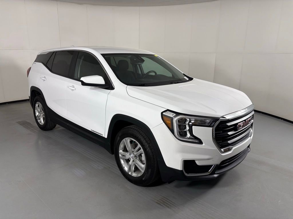 Used 2024 GMC Terrain SLE FWD image 2