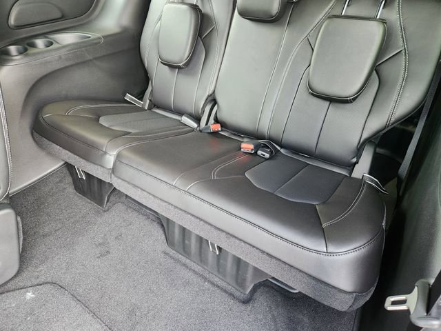 New 2026 Chrysler Pacifica Select AWD/4WD image 23