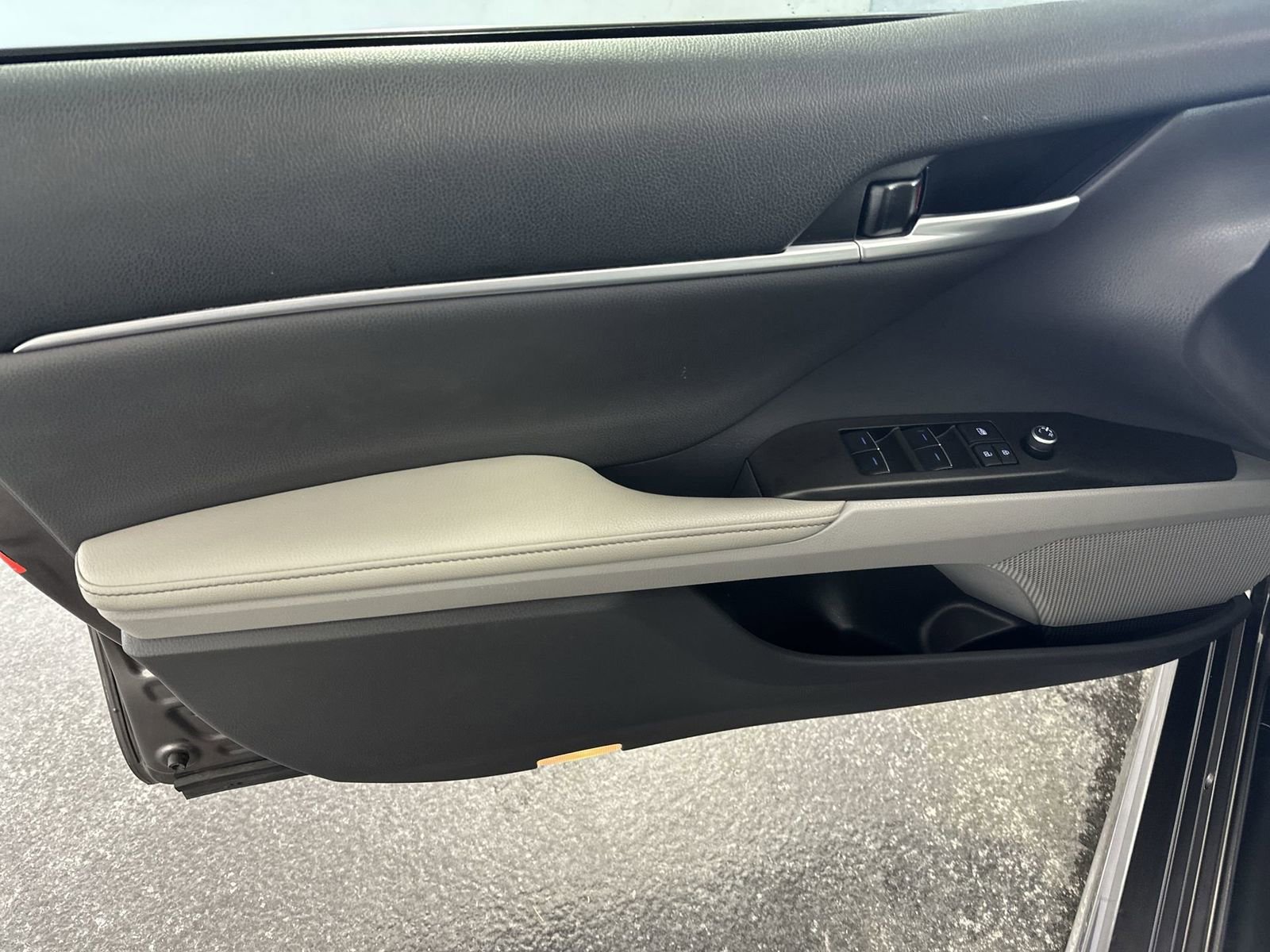 Used 2024 Toyota Camry XSE w/ Navigation Package image 29