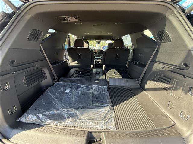 New 2026 Chevrolet Traverse LT w/ LPO, Floor Liner Package image 28