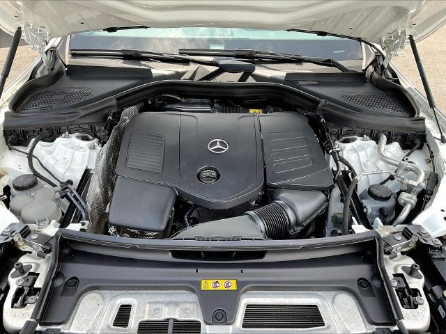 Used 2024 Mercedes-Benz GLC 300 4MATIC image 32