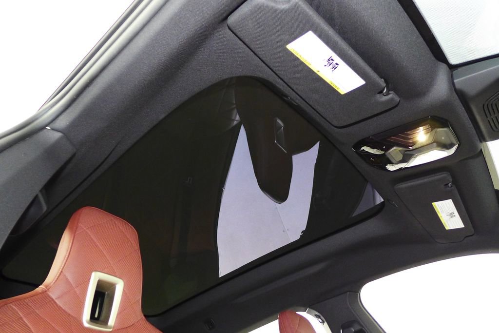 Used 2023 BMW iX xDrive50 w/ Sport Package image 17