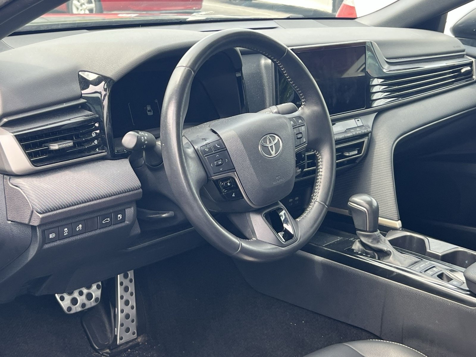 Used 2025 Toyota Camry SE FWD image 13