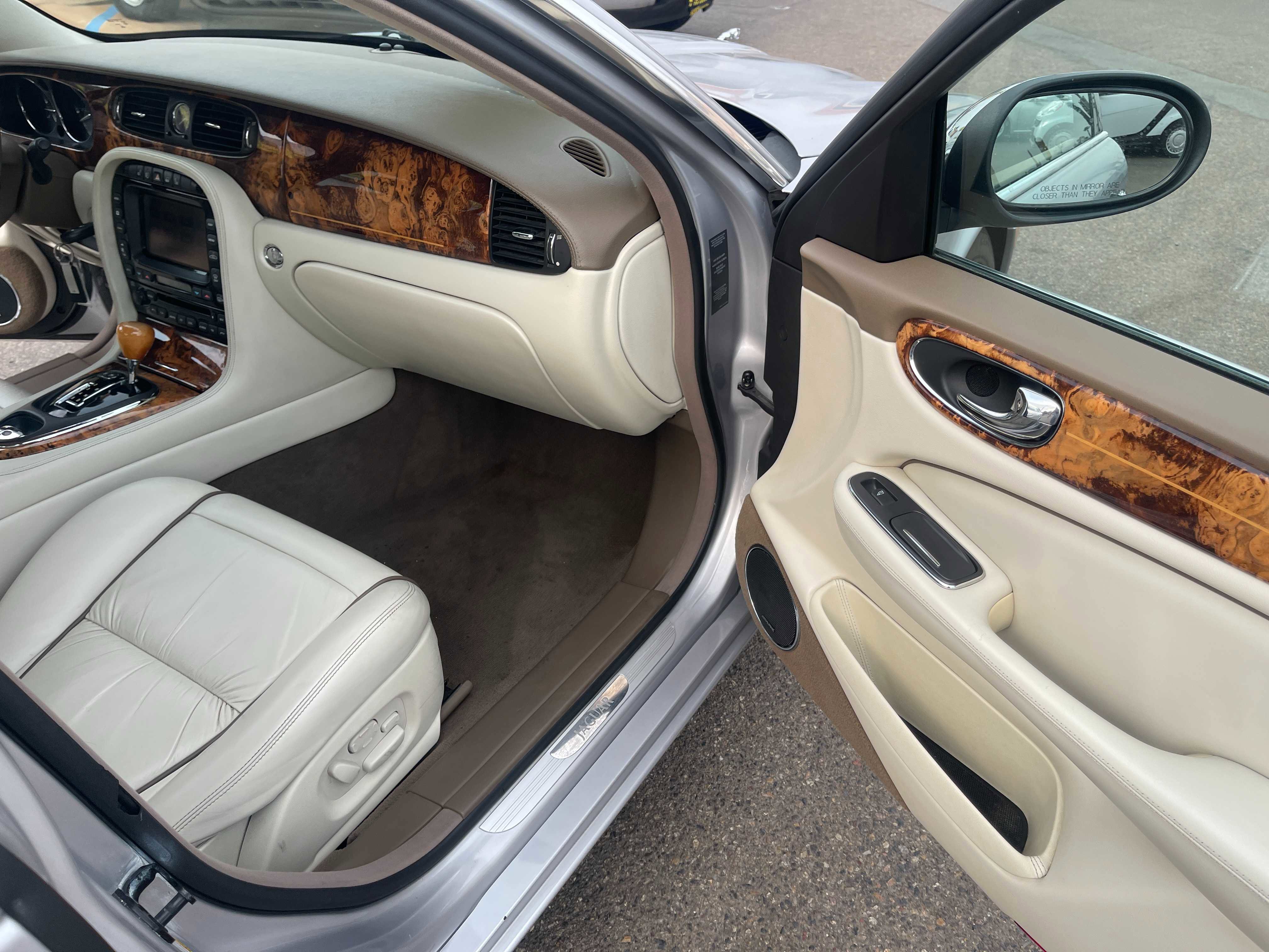 Used 2006 Jaguar XJ8 L XJ VANDEN PLAS SEDAN 4D image 15