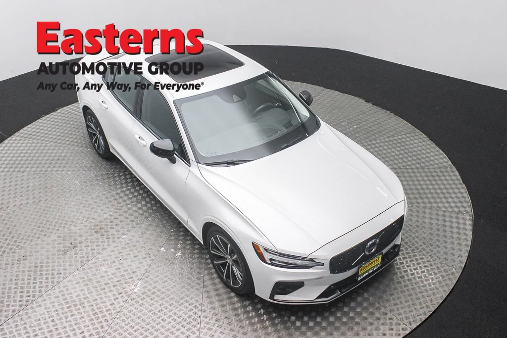 Used 2022 Volvo S60 B5 Inscription FWD image 3