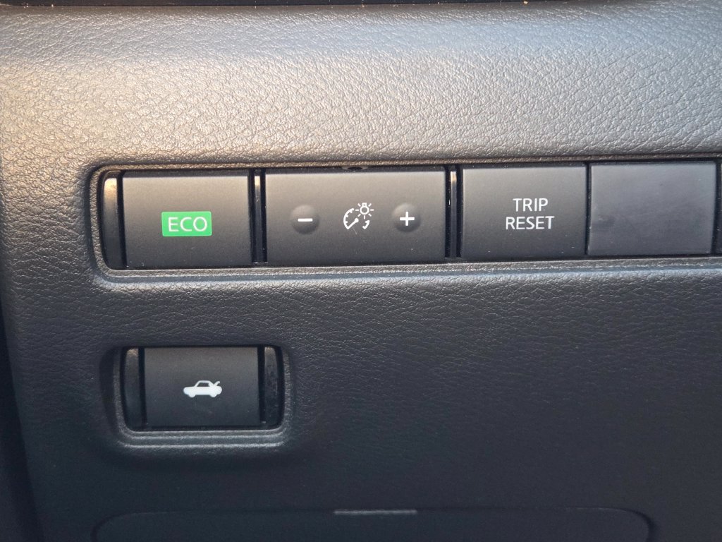 Certified 2025 Nissan Sentra SR FWD image 12