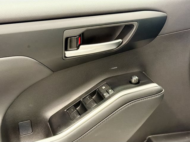 Certified 2025 Toyota Highlander XLE FWD image 15