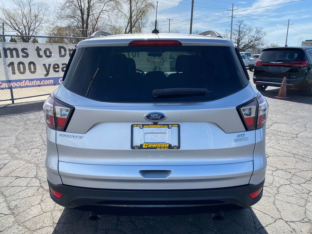Used 2018 Ford Escape SE w/ SE Sport Appearance Package FWD image 3