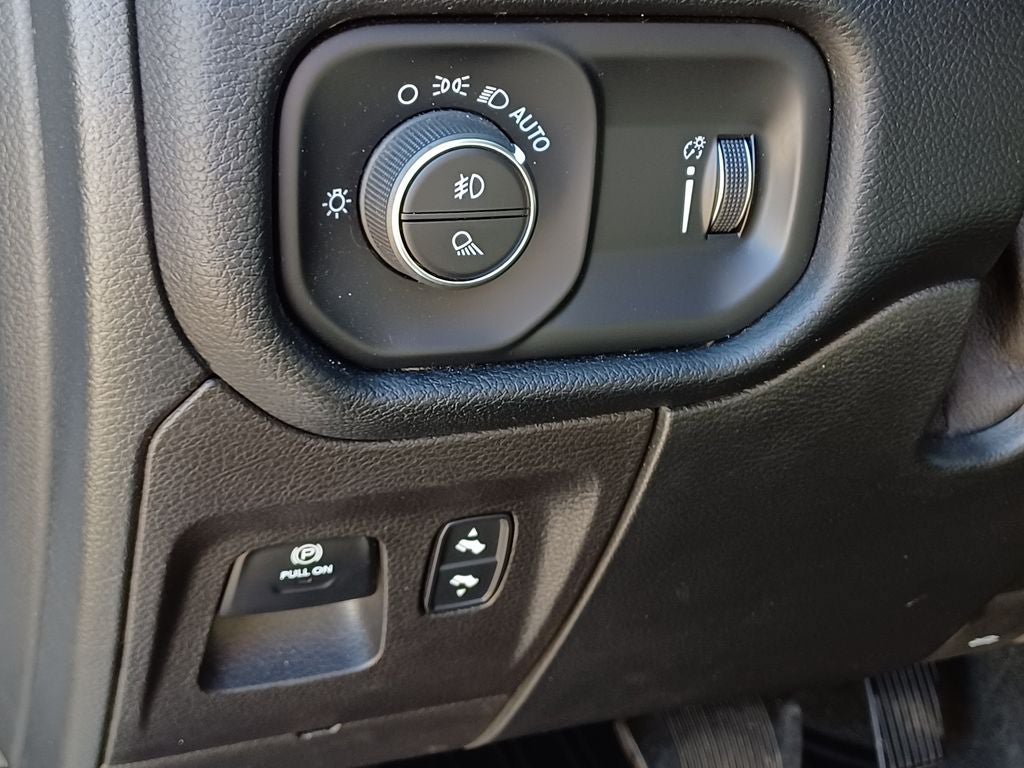 Used 2021 RAM 1500 Big Horn AWD/4WD image 12
