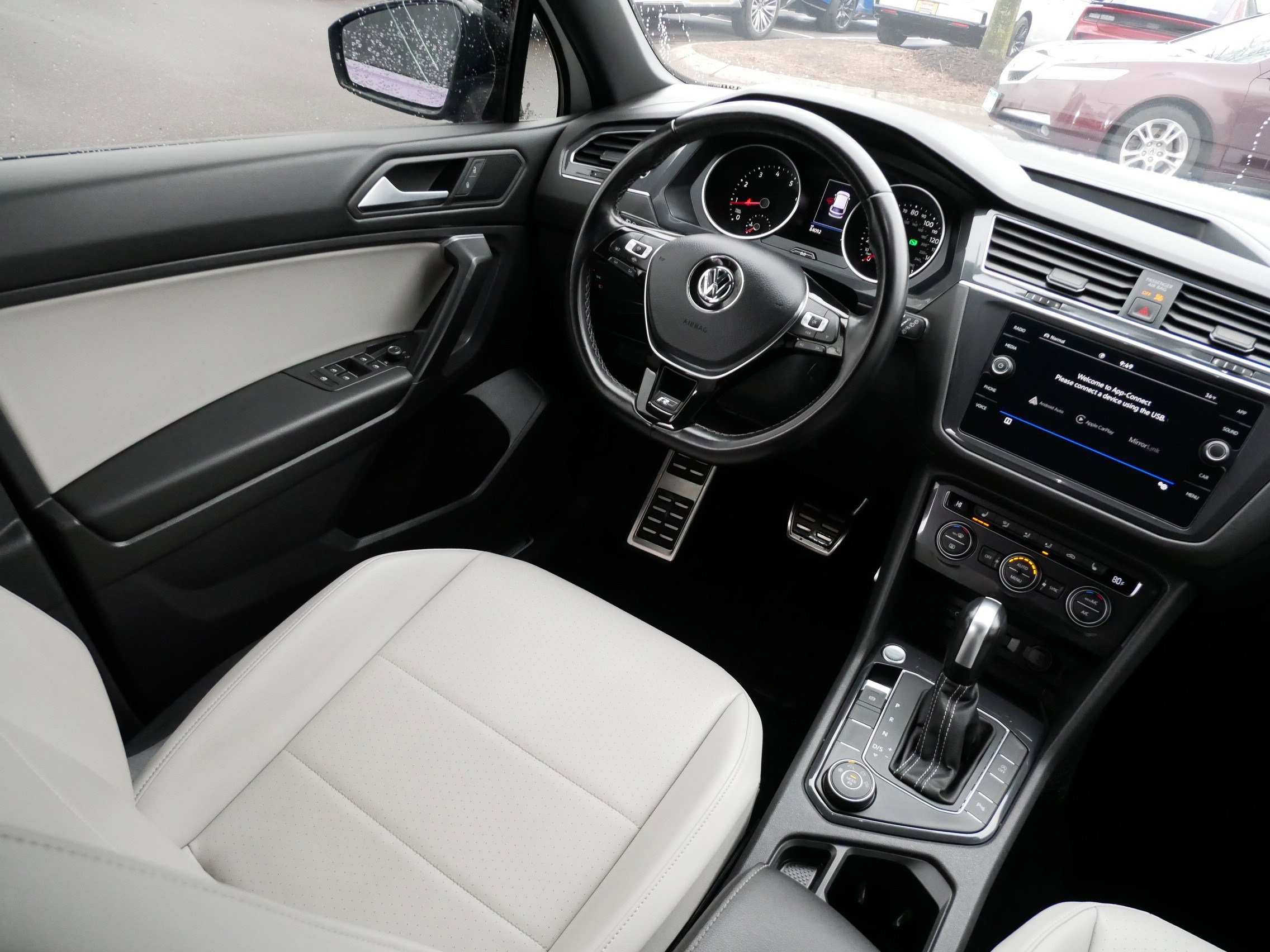 Used 2021 Volkswagen Tiguan SE R-Line image 9