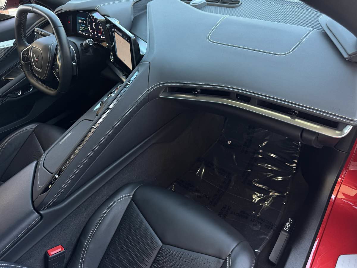 Used 2025 Chevrolet Corvette Stingray Preferred Cpe w/ Z51 Performance Package RWD image 21