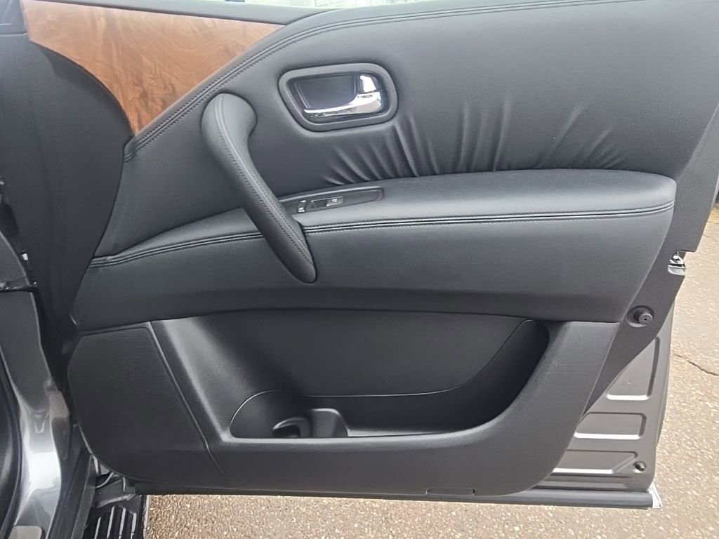 Used 2024 Nissan Armada SL w/ Captain's Chairs Package image 31