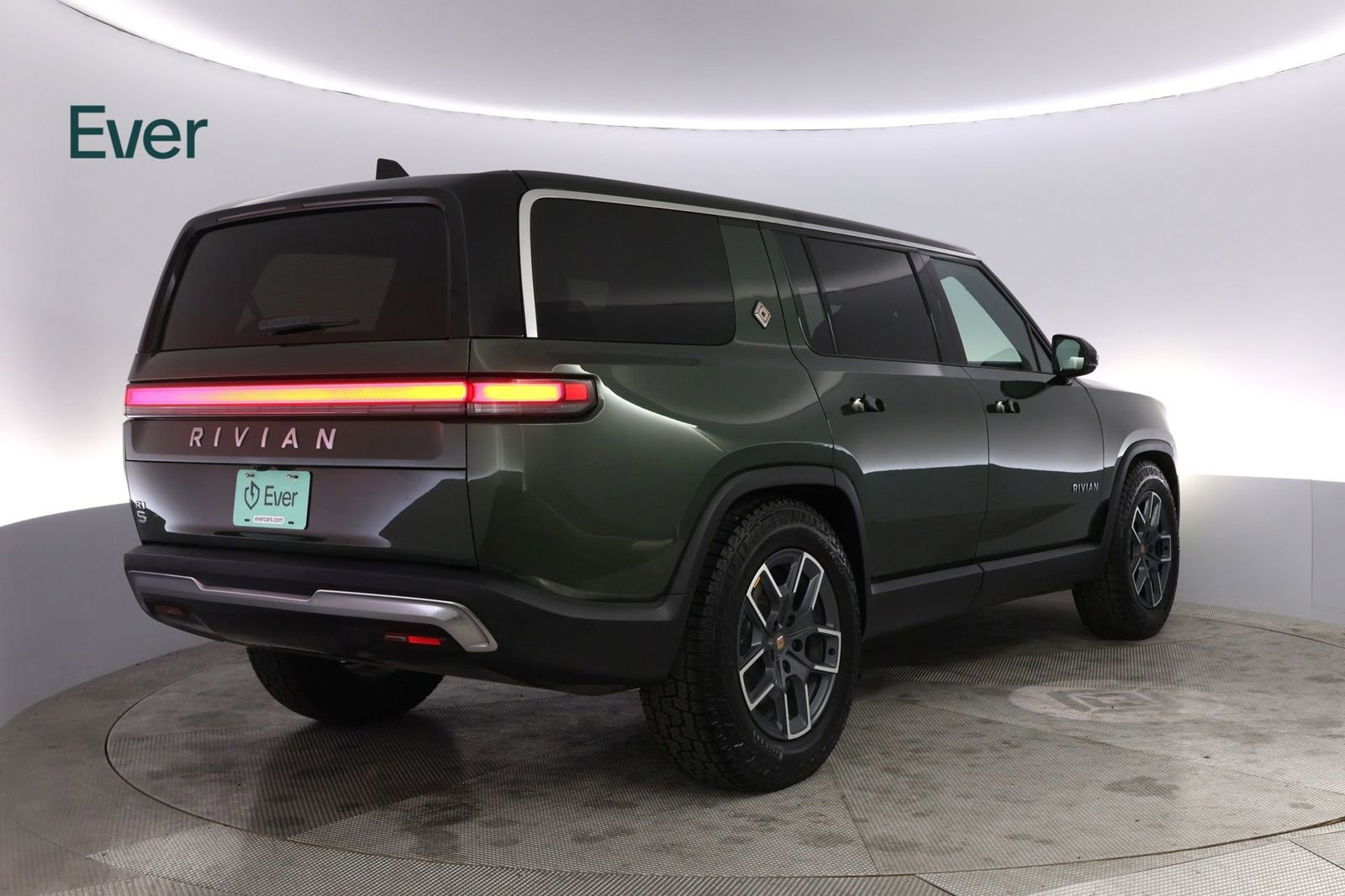 Used 2025 Rivian R1S Adventure image 3