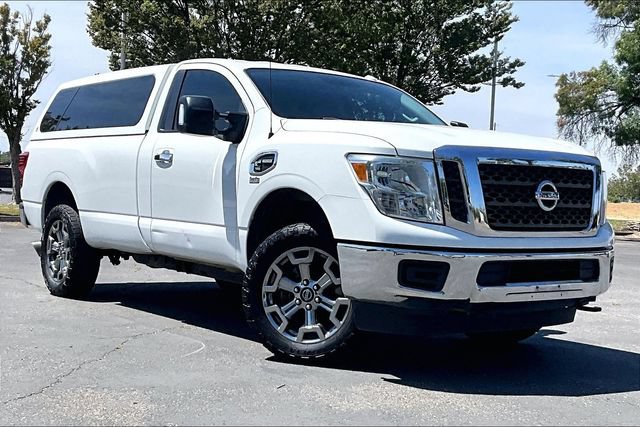 Used 2017 Nissan Titan SV RWD image 2