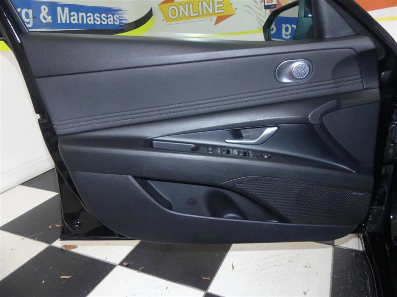 Used 2022 Hyundai Elantra Limited image 24