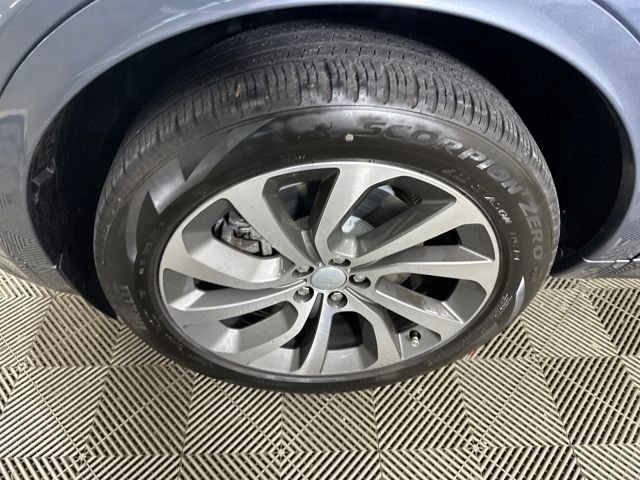 Used 2023 Land Rover Discovery Sport SE R-Dynamic image 10