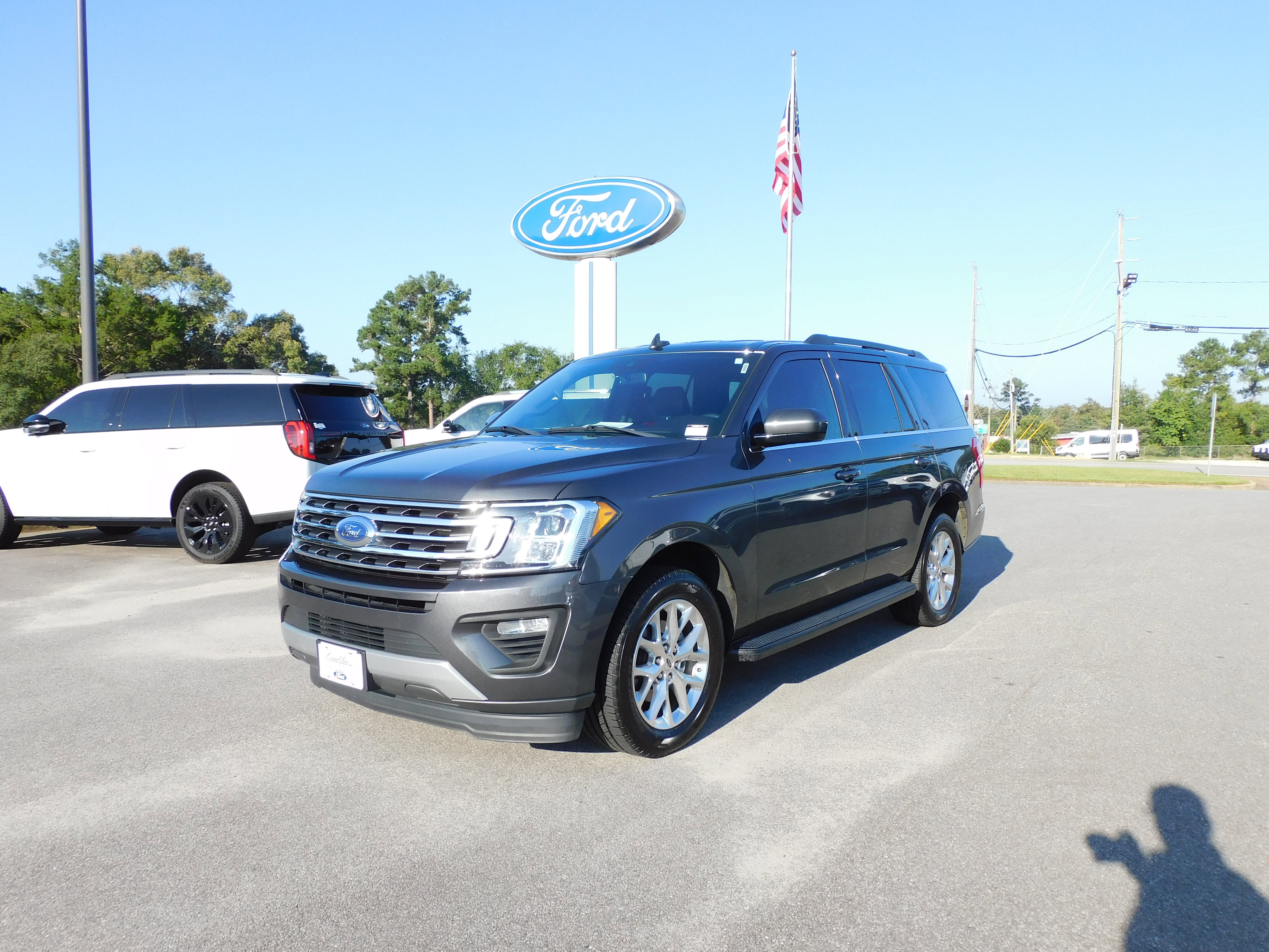 Used 2021 Ford Expedition XLT image 2