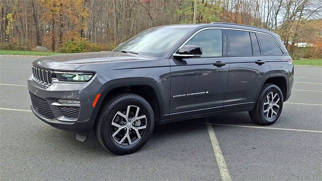 Used 2024 Jeep Grand Cherokee Limited w/ Trailer Tow Package image 4