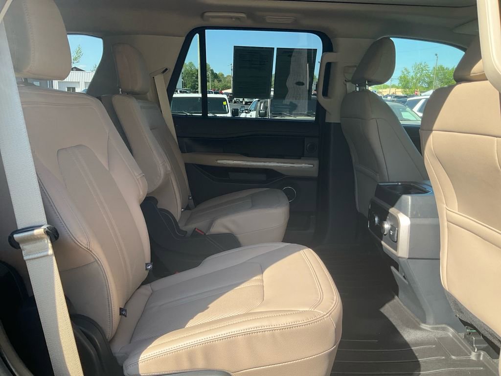 Used 2024 Ford Expedition Limited image 13