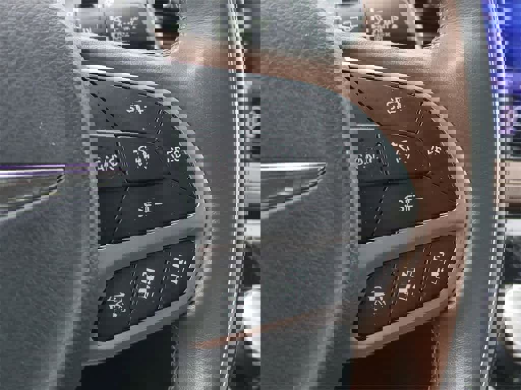 Used 2017 Chrysler Pacifica Limited image 24