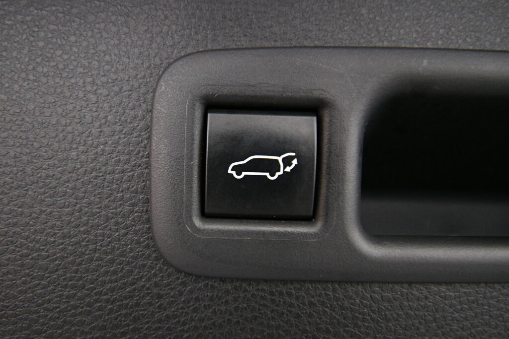 Used 2023 Toyota Highlander XLE AWD/4WD image 26