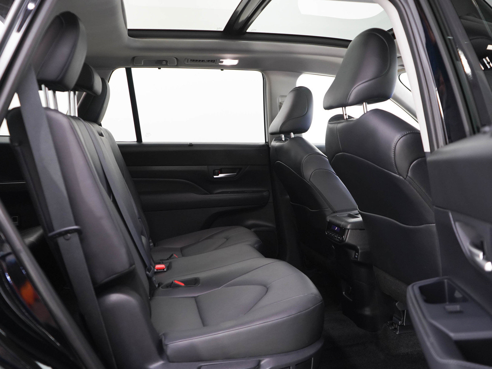 Used 2025 Toyota Grand Highlander AWD image 12