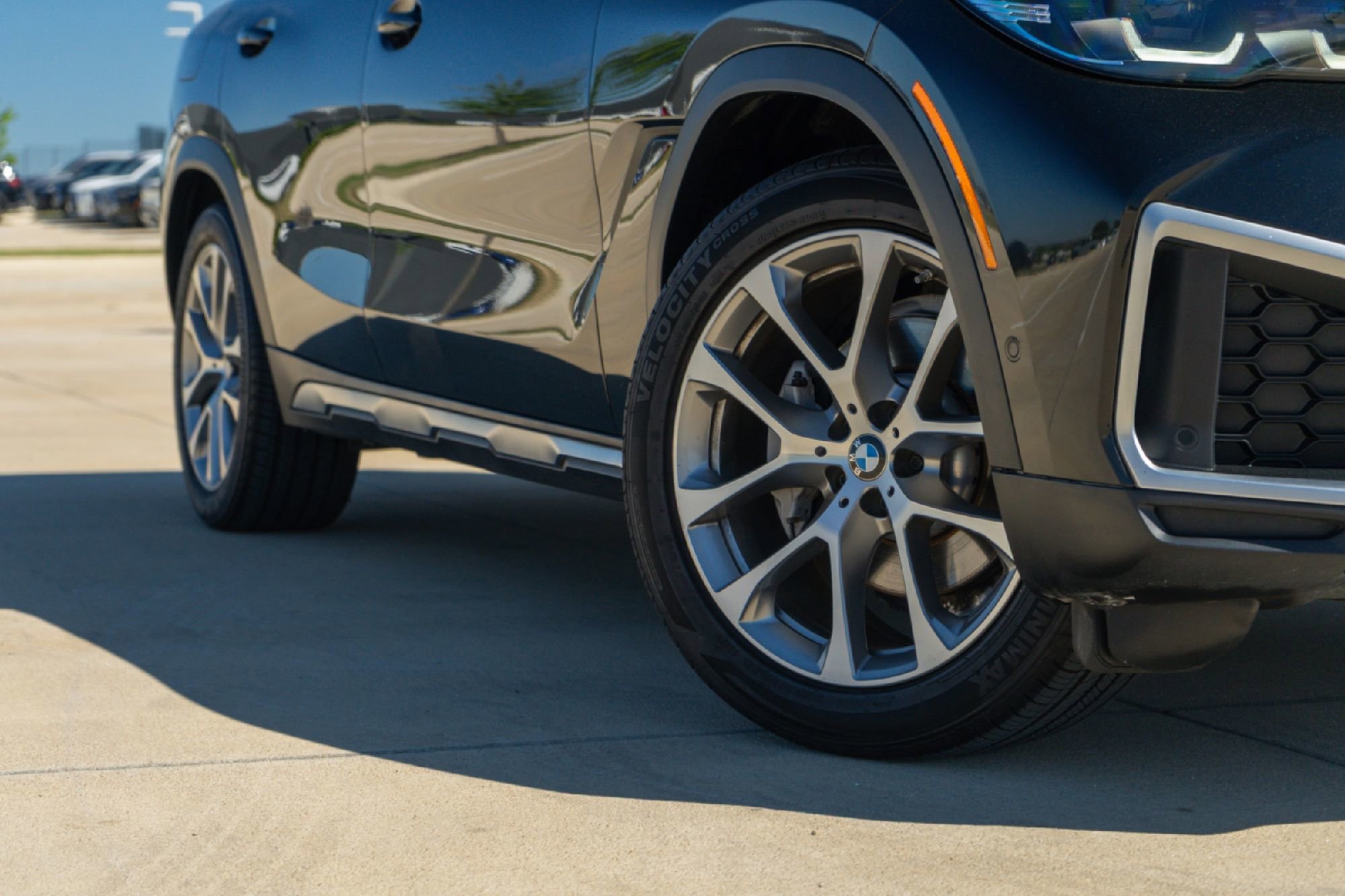 Used 2022 BMW X6 xDrive40i w/ Premium Package image 2