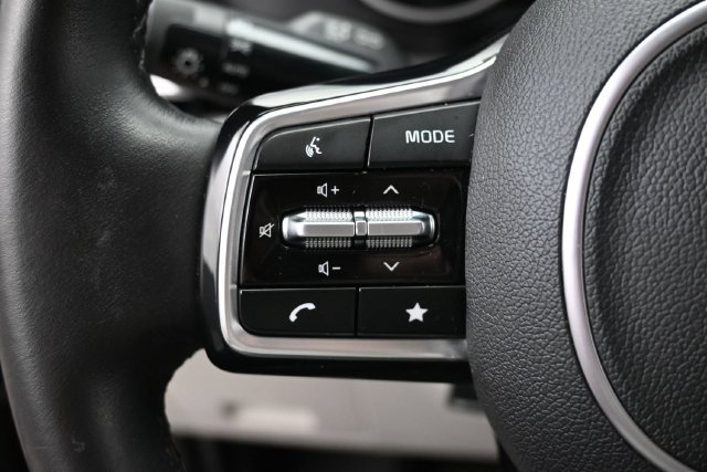 Used 2024 Kia Carnival LX FWD image 16