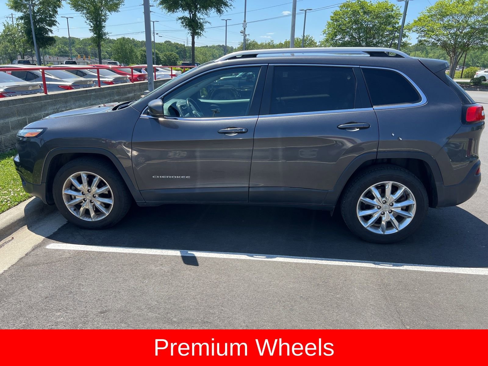 Used 2016 Jeep Cherokee Limited image 11