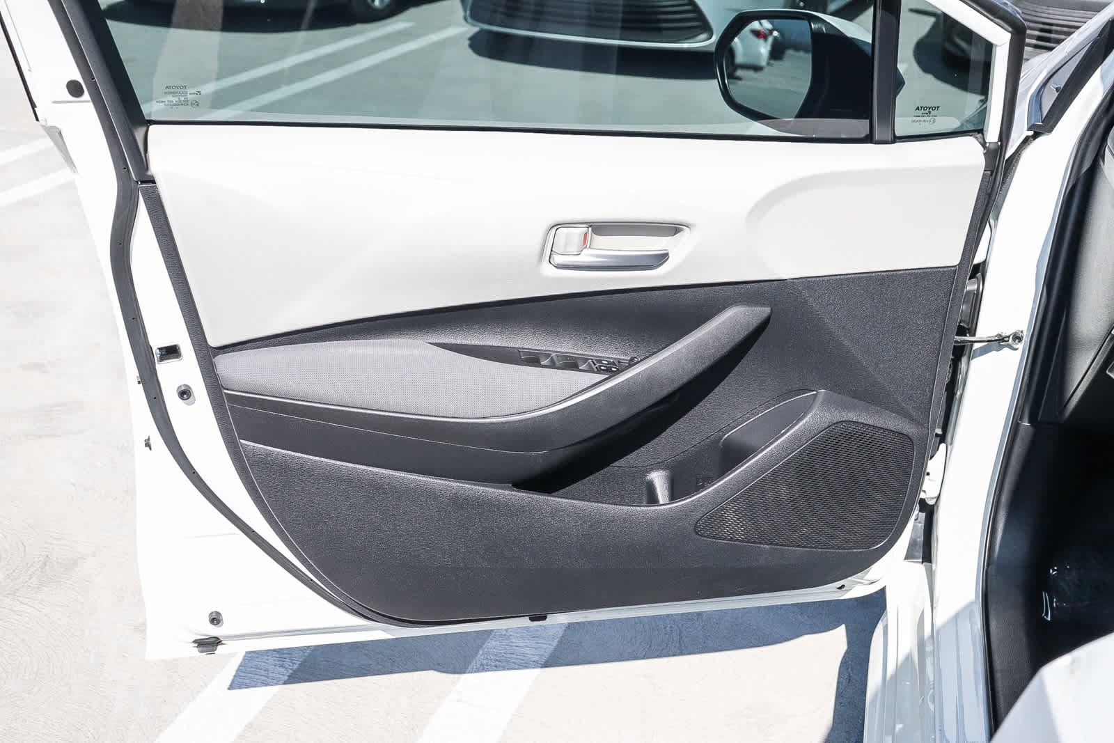 Used 2021 Toyota Corolla LE w/ Carpet Mat Package (TMS) image 21