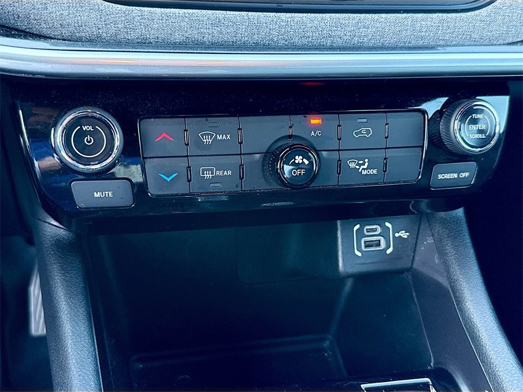 Used 2023 Jeep Compass Latitude image 17