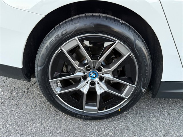 Certified 2025 BMW i5 xDrive40 w/ M Sport Package image 17
