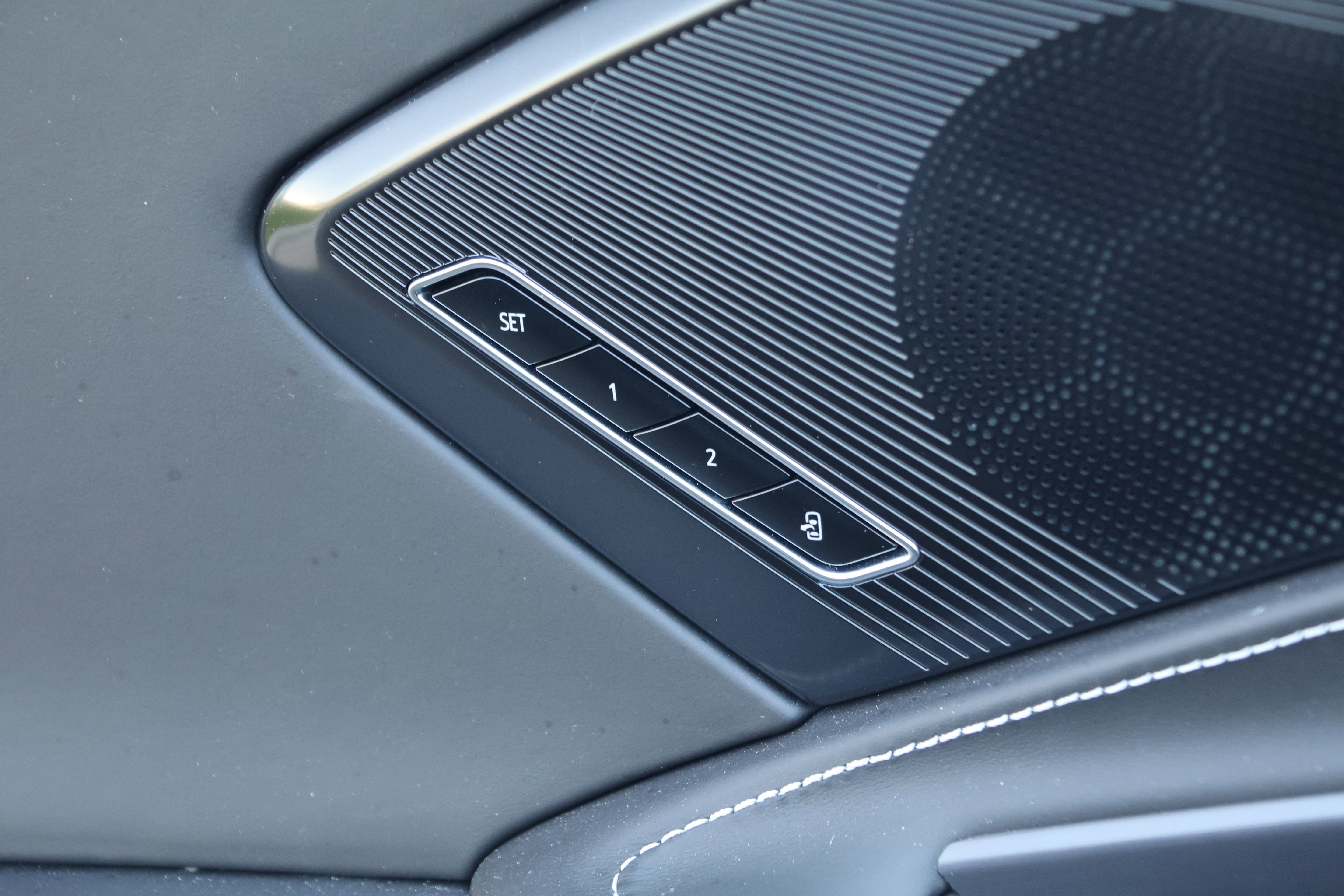 Used 2025 Chevrolet Corvette Stingray Premium Conv w/ Z51 Performance Package RWD image 13