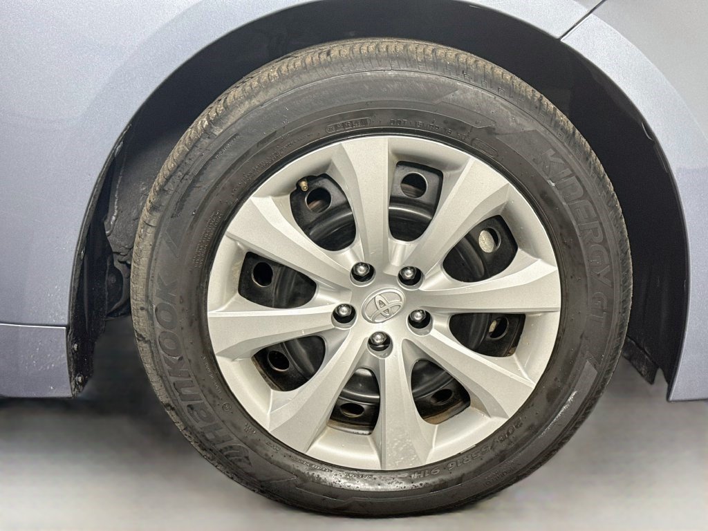 Used 2024 Toyota Corolla LE FWD image 30
