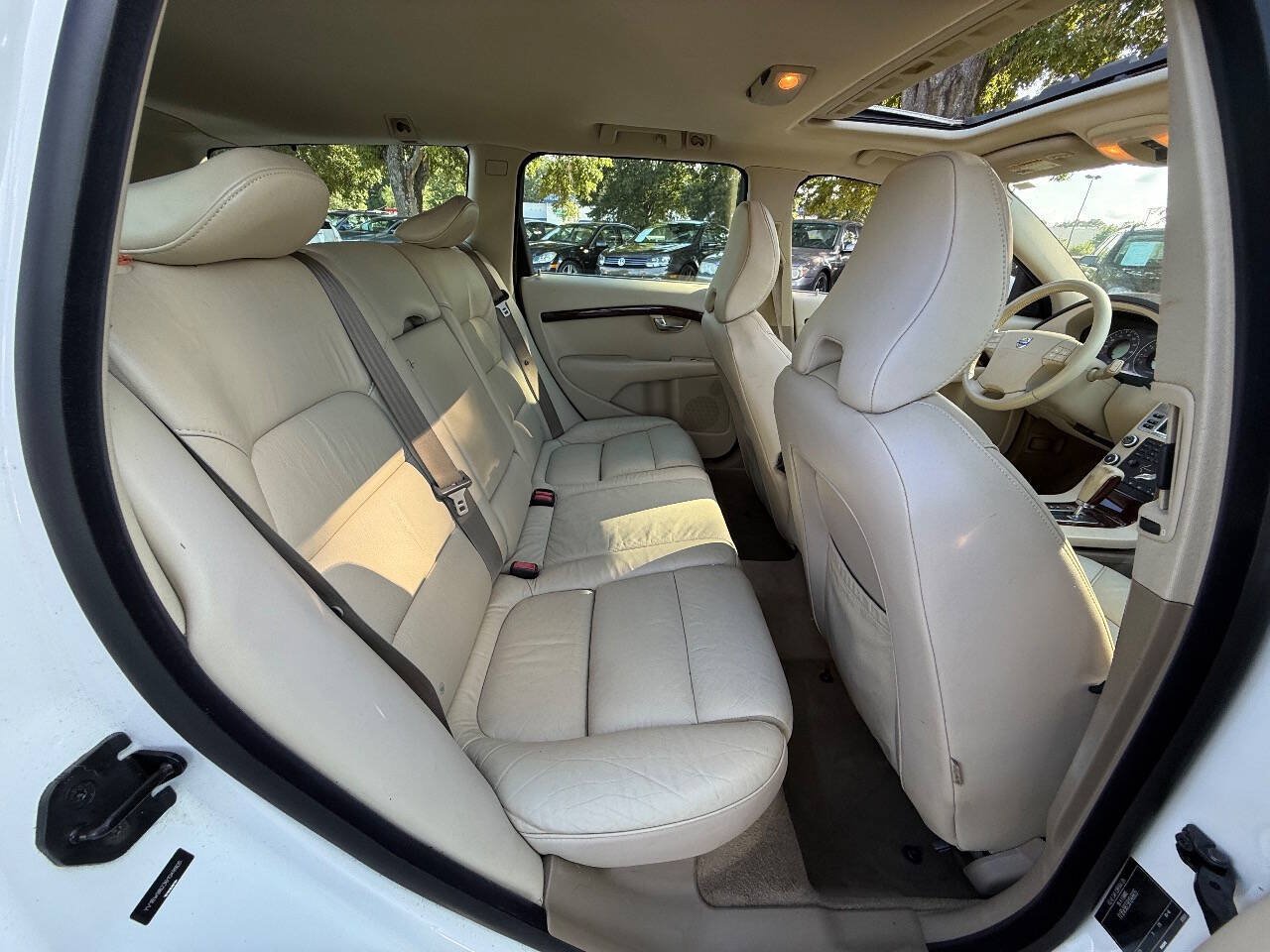 Used 2008 Volvo V70 FWD image 17